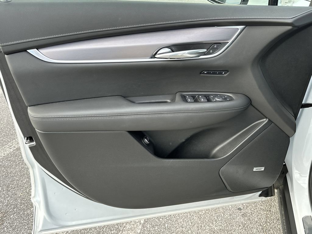 New 2025 Cadillac XT6 Luxury FWD image 10