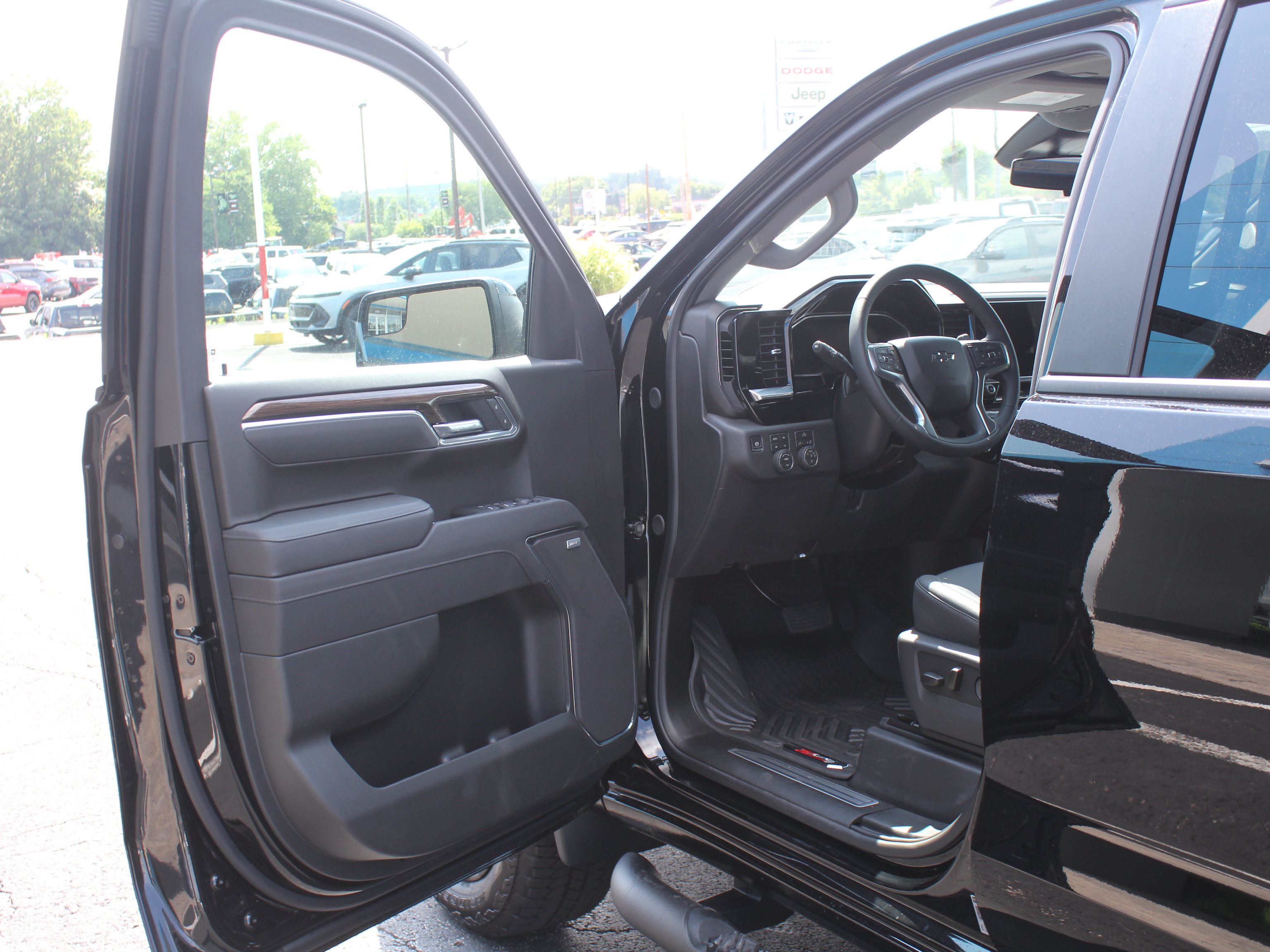 New 2026 Chevrolet Silverado 1500 LT Trail Boss w/ Convenience Package II AWD/4WD image 8