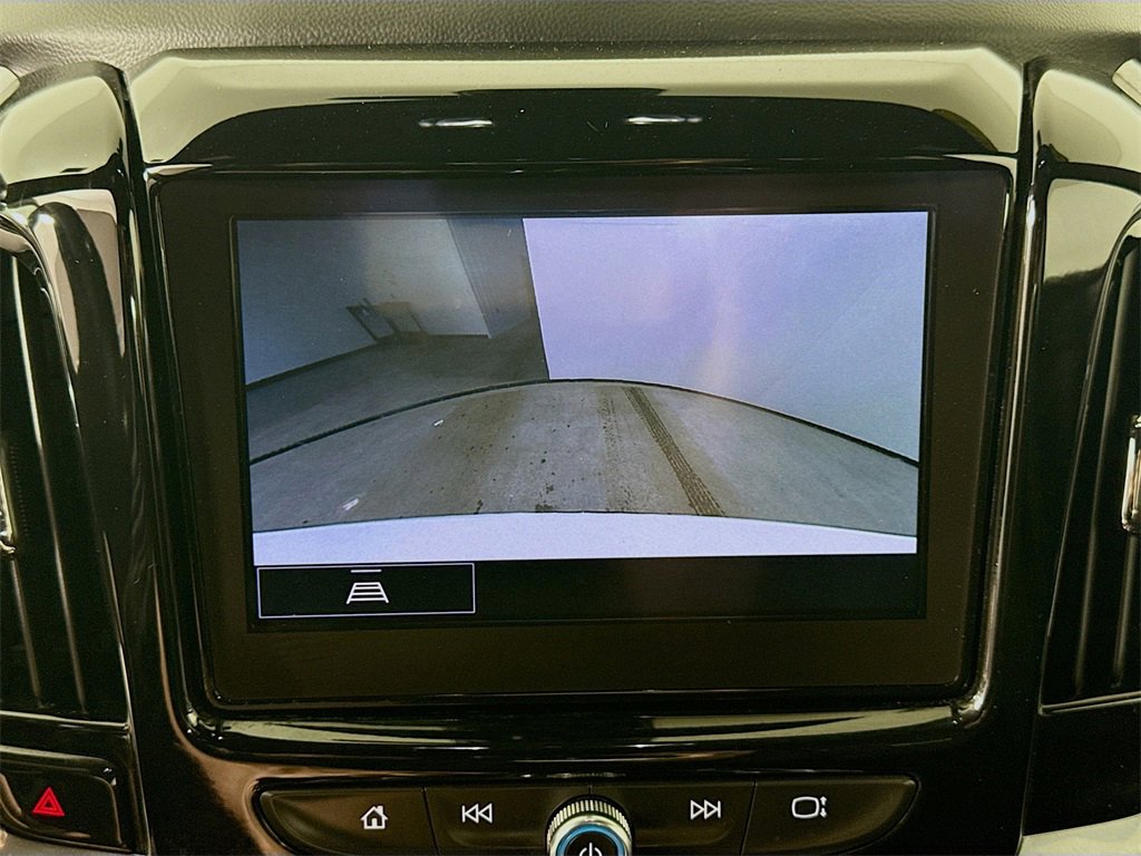 Used 2022 Chevrolet Traverse LT image 17