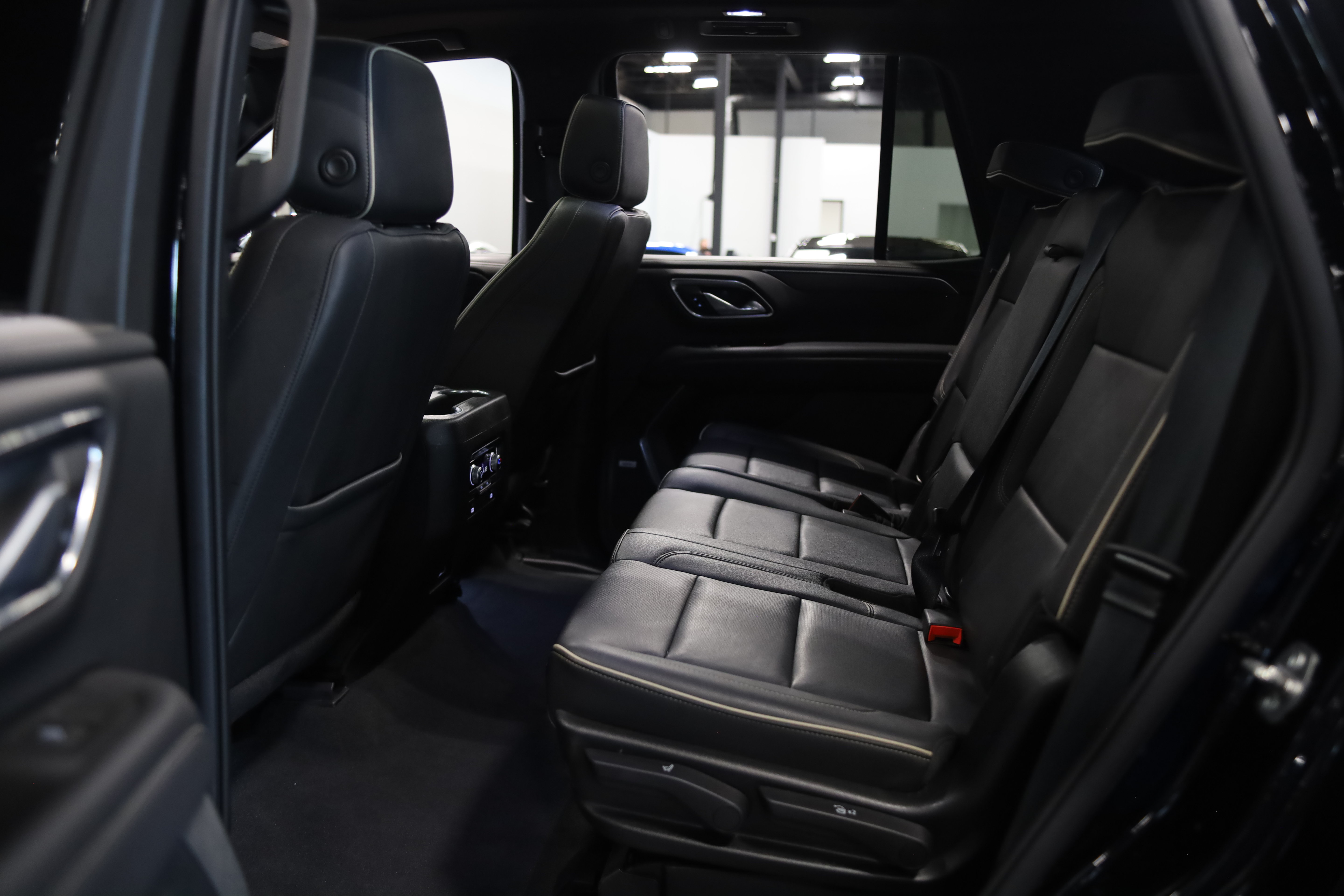 Used 2022 GMC Yukon SLT AWD/4WD image 37