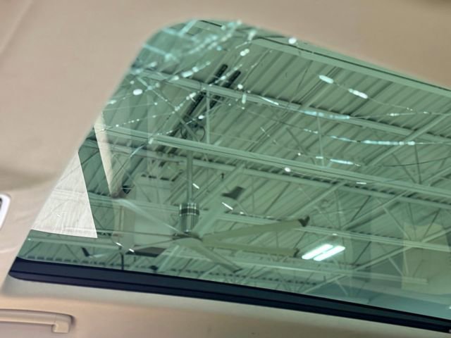 Used 2016 Land Rover Range Rover Sport SE image 19