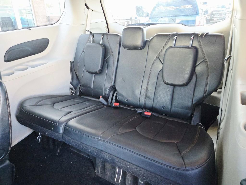 Used 2020 Chrysler Pacifica Touring-L image 13