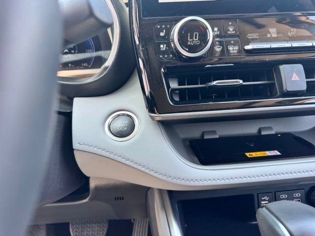 Used 2025 Toyota Highlander Limited AWD/4WD image 15