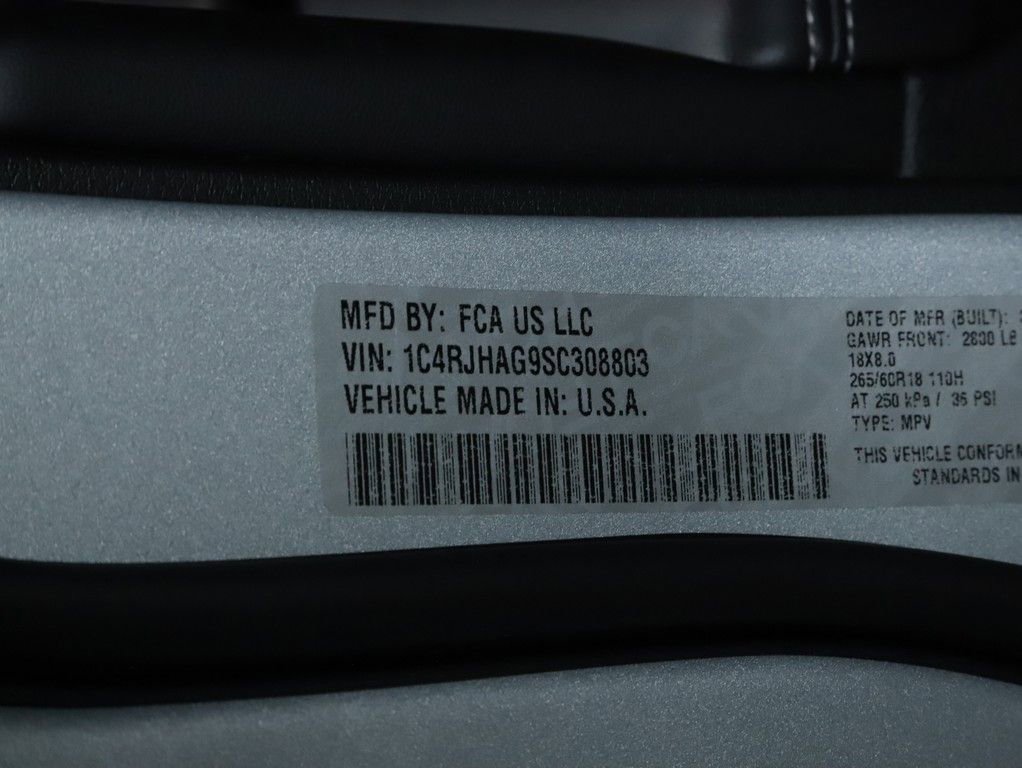 Used 2025 Jeep Grand Cherokee Laredo X image 21