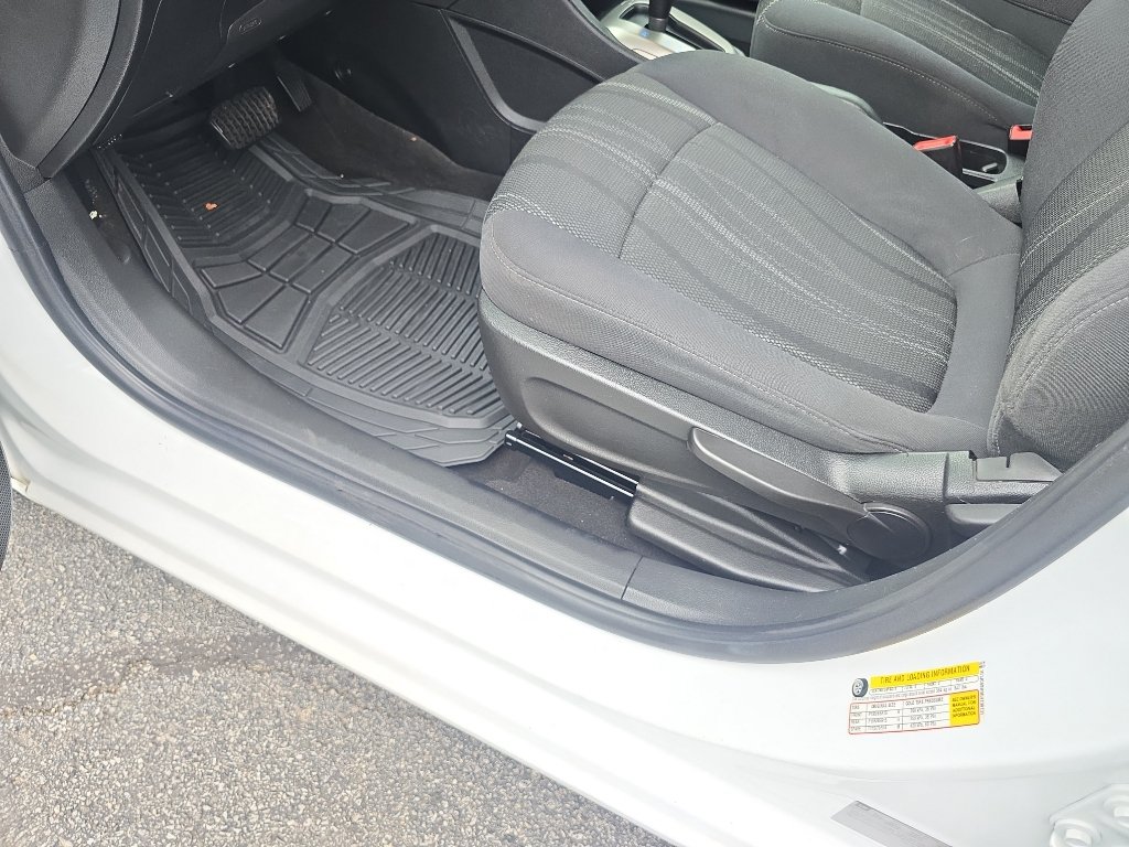 Used 2016 Chevrolet Sonic LT FWD image 15