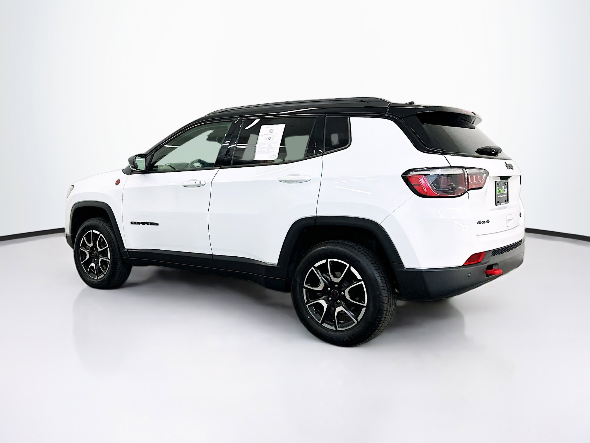 Used 2025 Jeep Compass Trailhawk AWD/4WD image 5