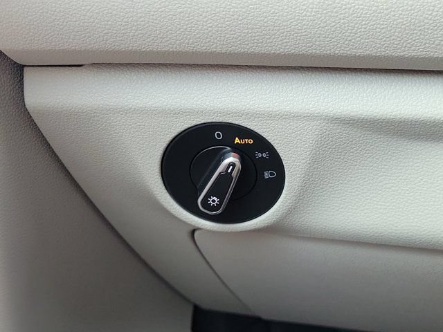 Certified 2023 Volkswagen Jetta SE FWD image 17