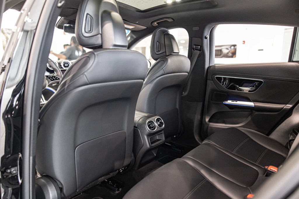 Used 2026 Mercedes-Benz GLC 300 4MATIC image 30
