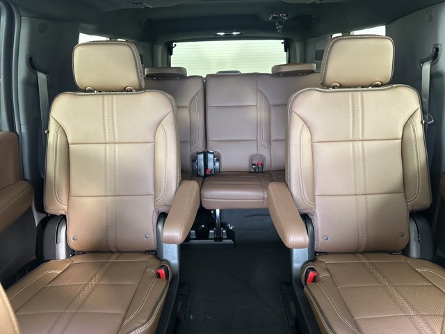 New 2026 Chevrolet Suburban High Country image 17
