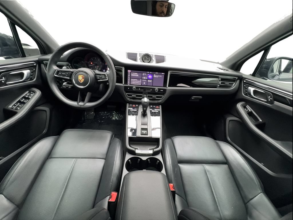 Used 2024 Porsche Macan AWD/4WD image 40
