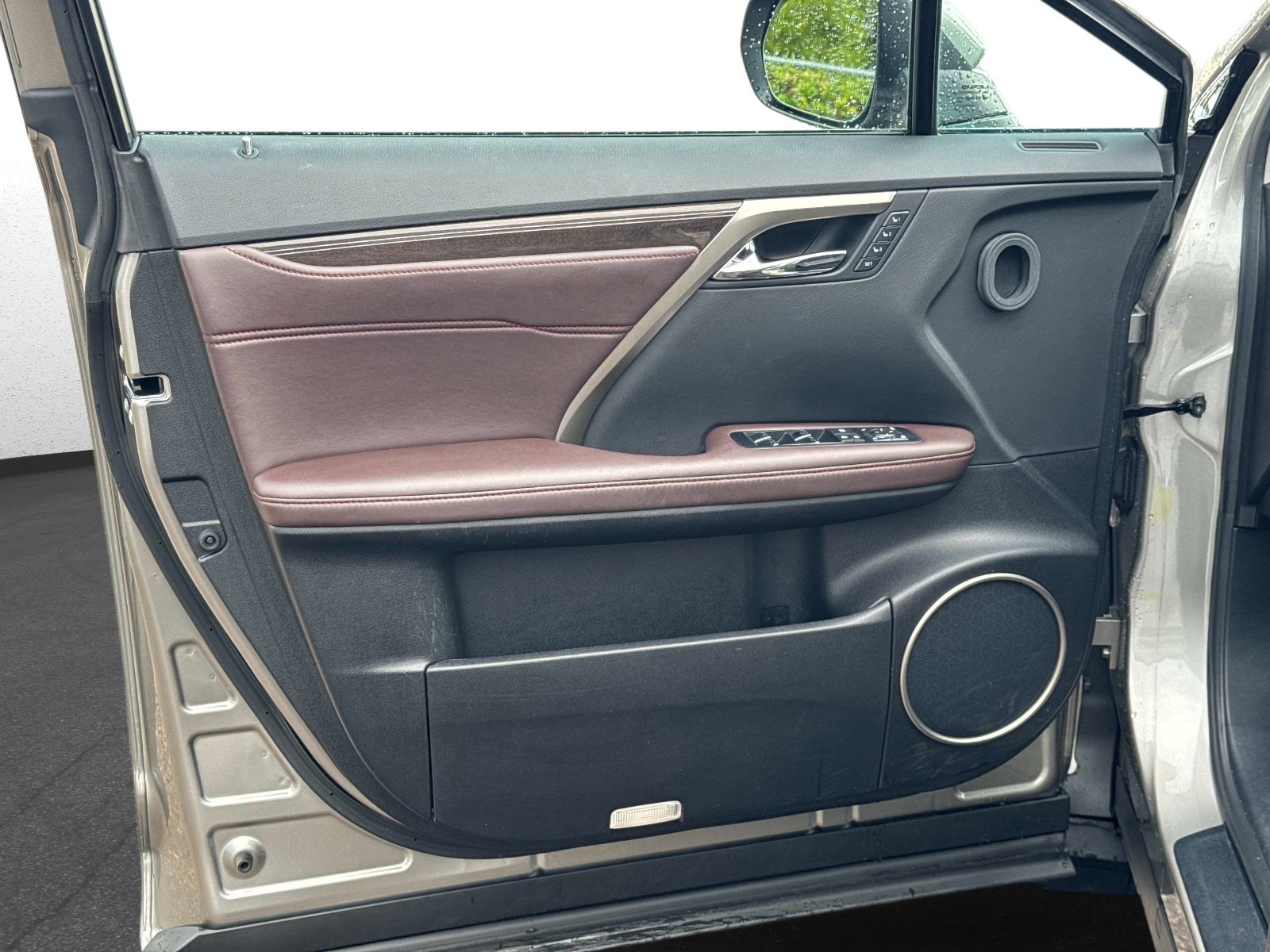 Used 2017 Lexus RX 450h AWD w/ Luxury Package image 19
