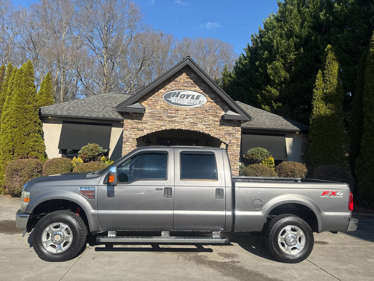 Used 2010 Ford F250 XLT image 1
