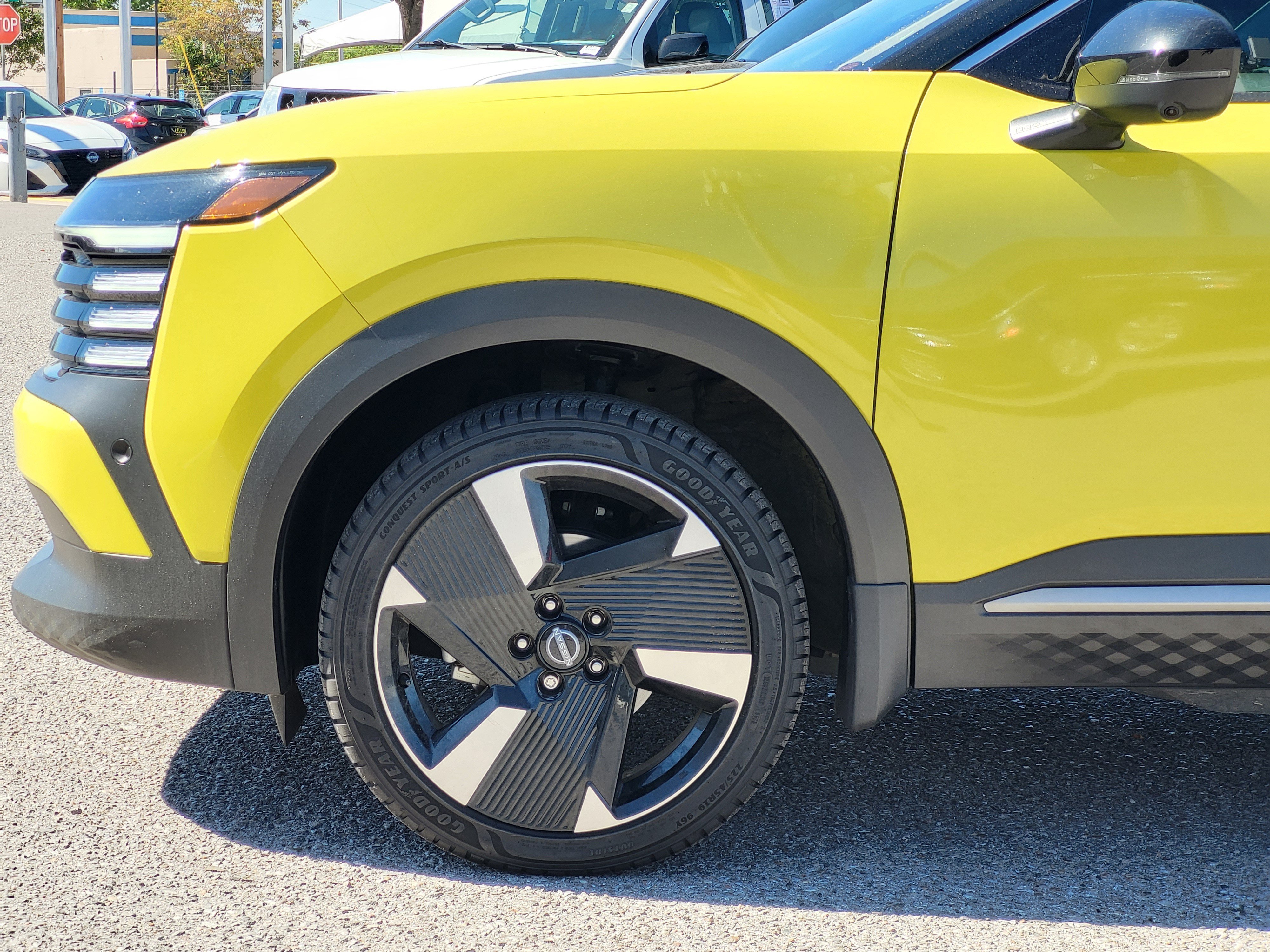 Certified 2025 Nissan Kicks SR w/ SR Premium Package AWD/4WD image 8