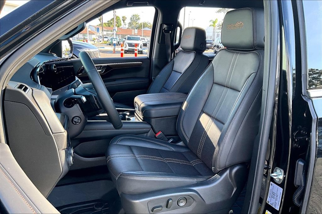 Used 2025 Chevrolet Tahoe High Country AWD/4WD image 10
