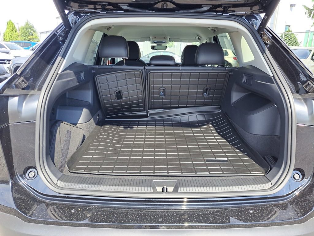 New 2025 Volkswagen Tiguan SE image 25