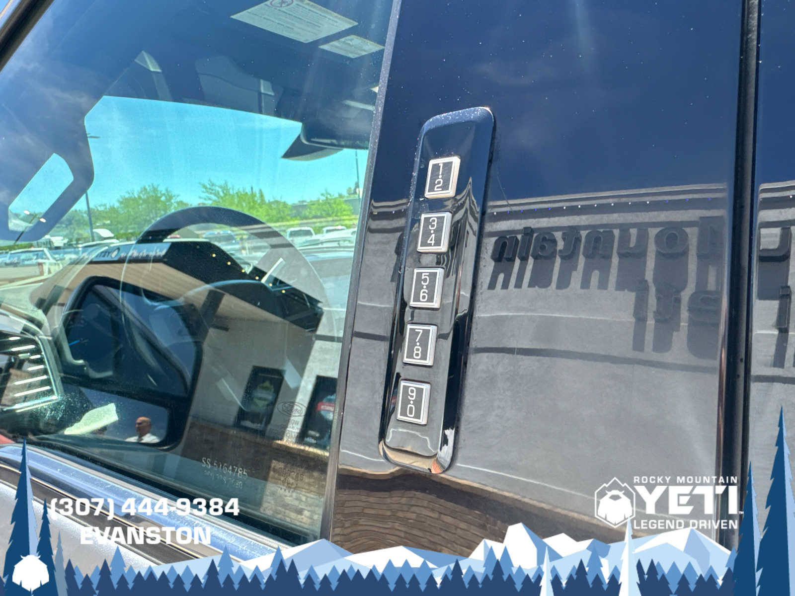 Used 2017 Ford F250 Platinum w/ Platinum Ultimate Package AWD/4WD image 25