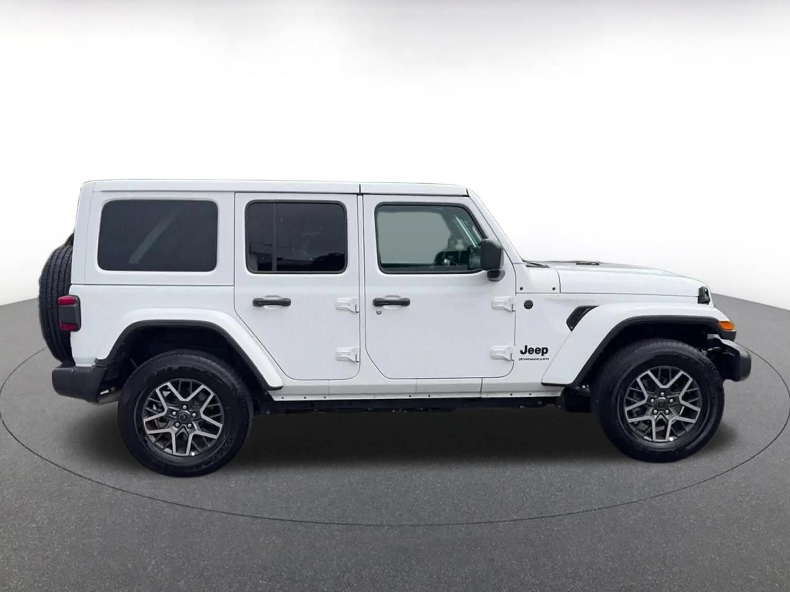 Used 2025 Jeep Wrangler Unlimited Sahara AWD/4WD image 16