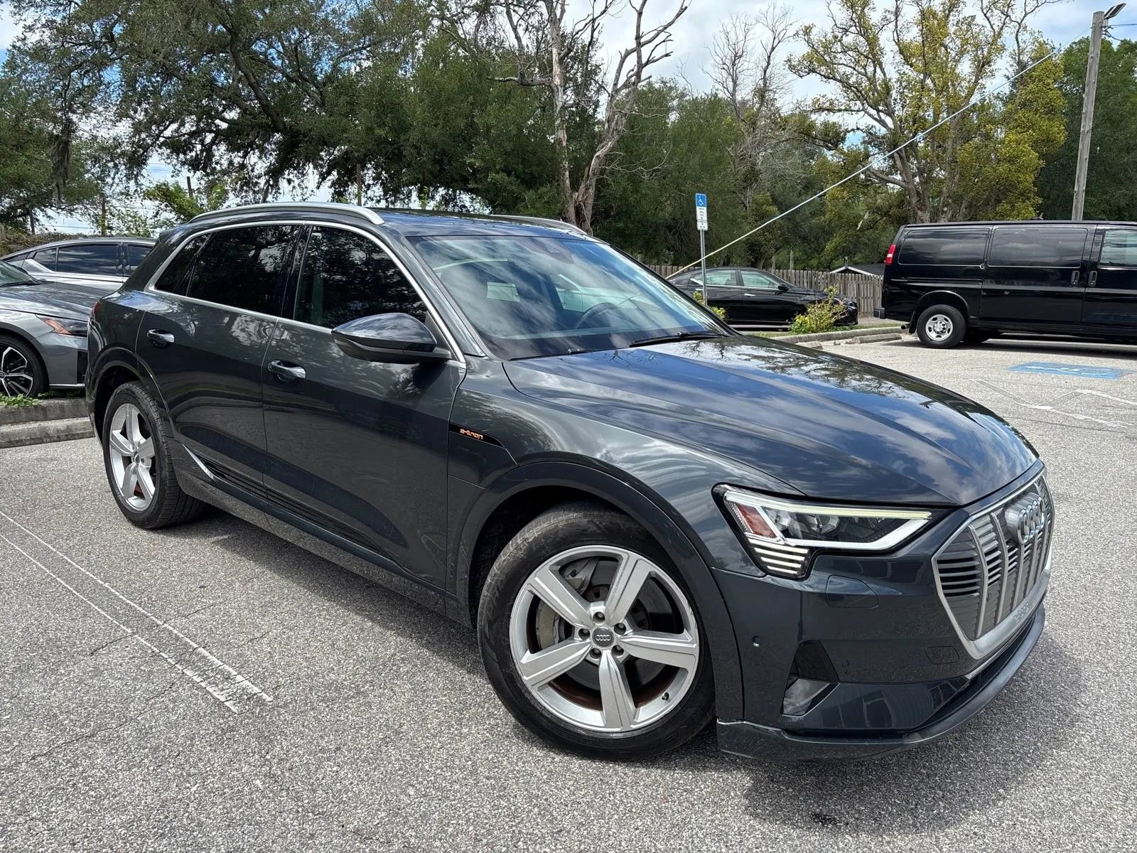 Used 2019 Audi e-tron Premium Plus image 5