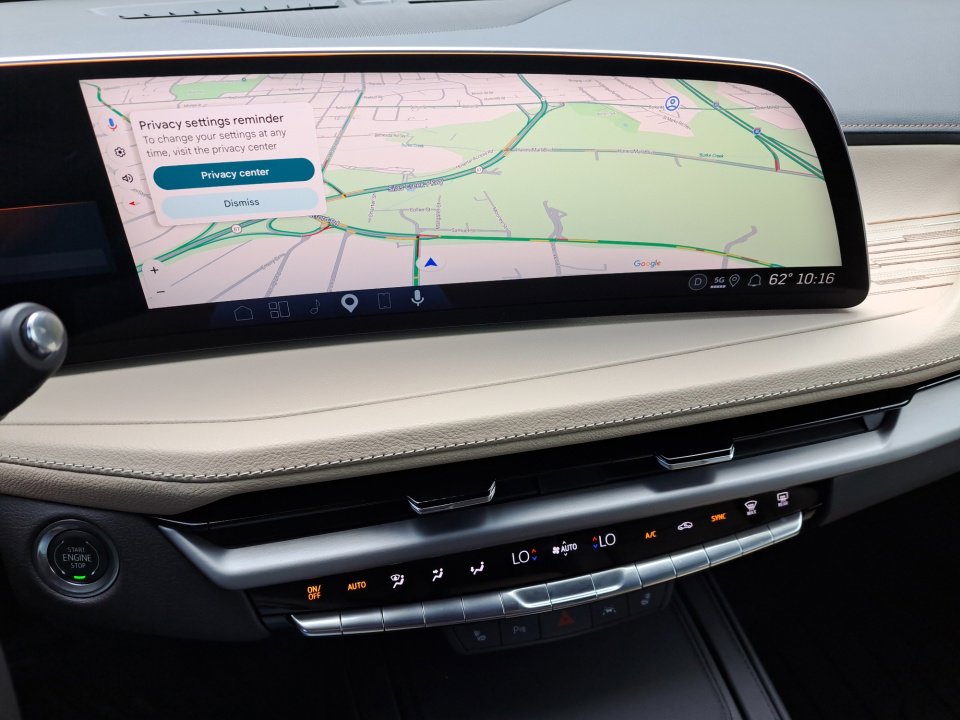 Used 2025 Cadillac XT4 Premium Luxury w/ Cold Weather Package FWD image 28