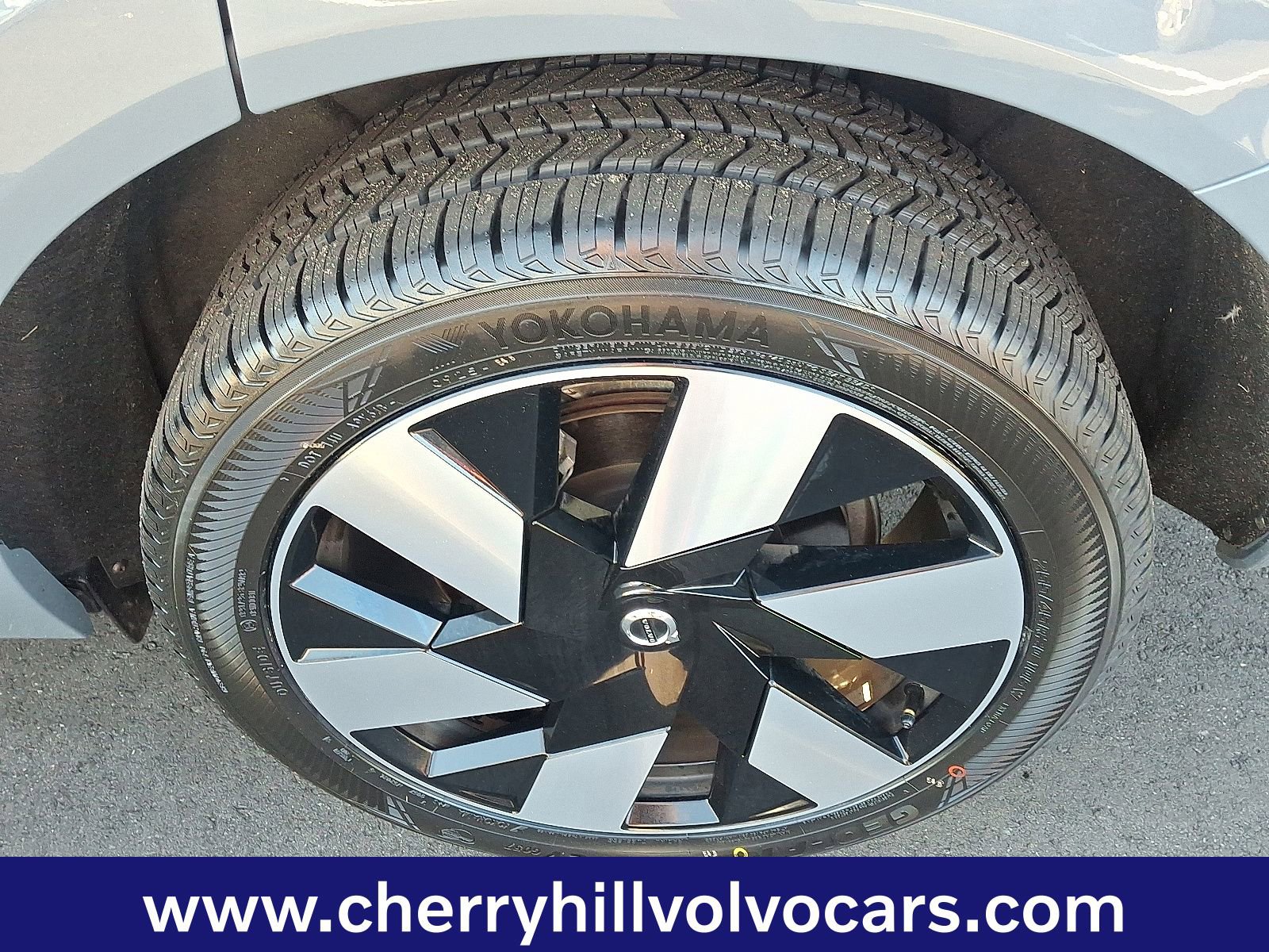 Certified 2024 Volvo XC60 T8 Plus w/ Protection Package Premier image 8