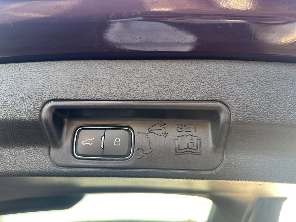 Used 2022 Ford Explorer XLT w/ Equipment Group 202A image 11