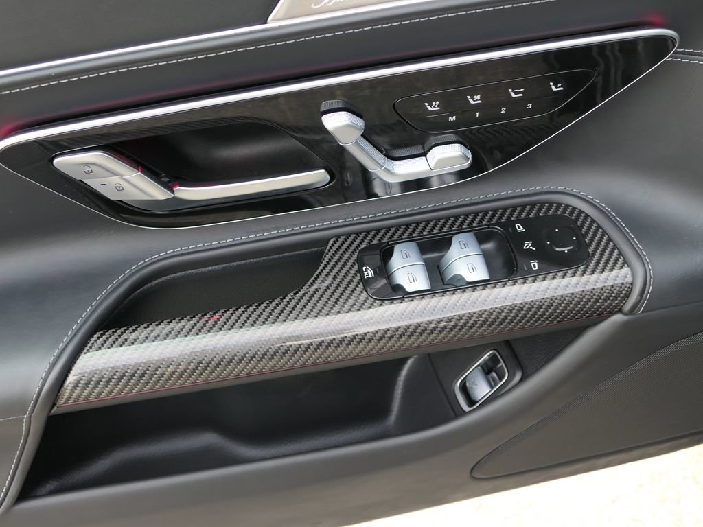 Used 2023 Mercedes-Benz SL 63 AMG 4MATIC w/ Driver Assistance Package image 15