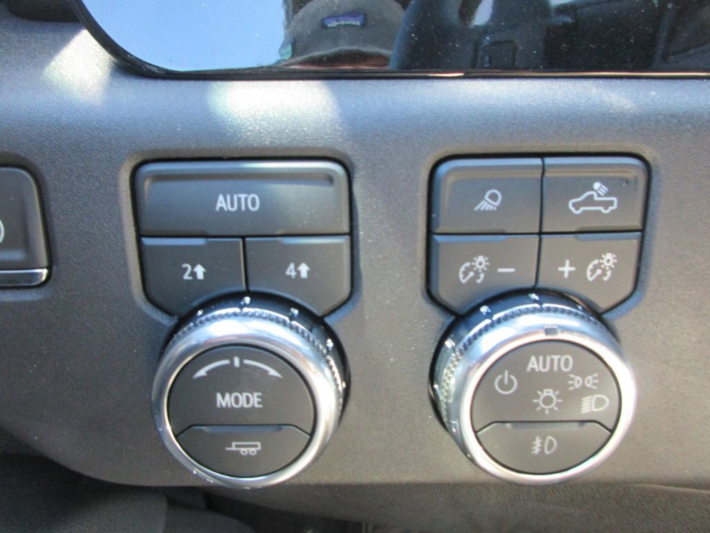 New 2026 GMC Sierra 1500 SLT image 18