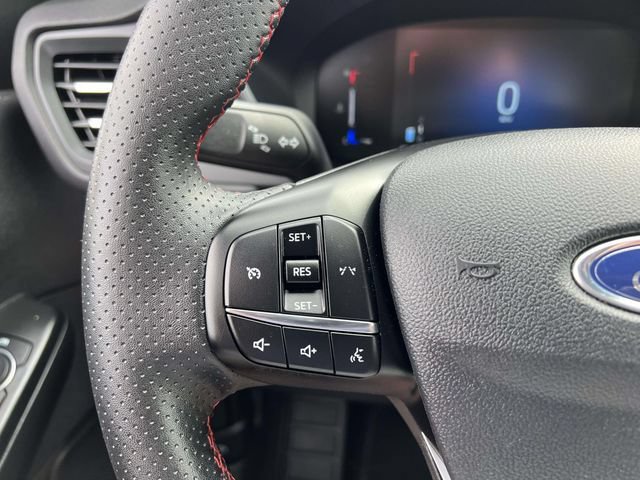 Certified 2025 Ford Escape ST-Line AWD/4WD image 17