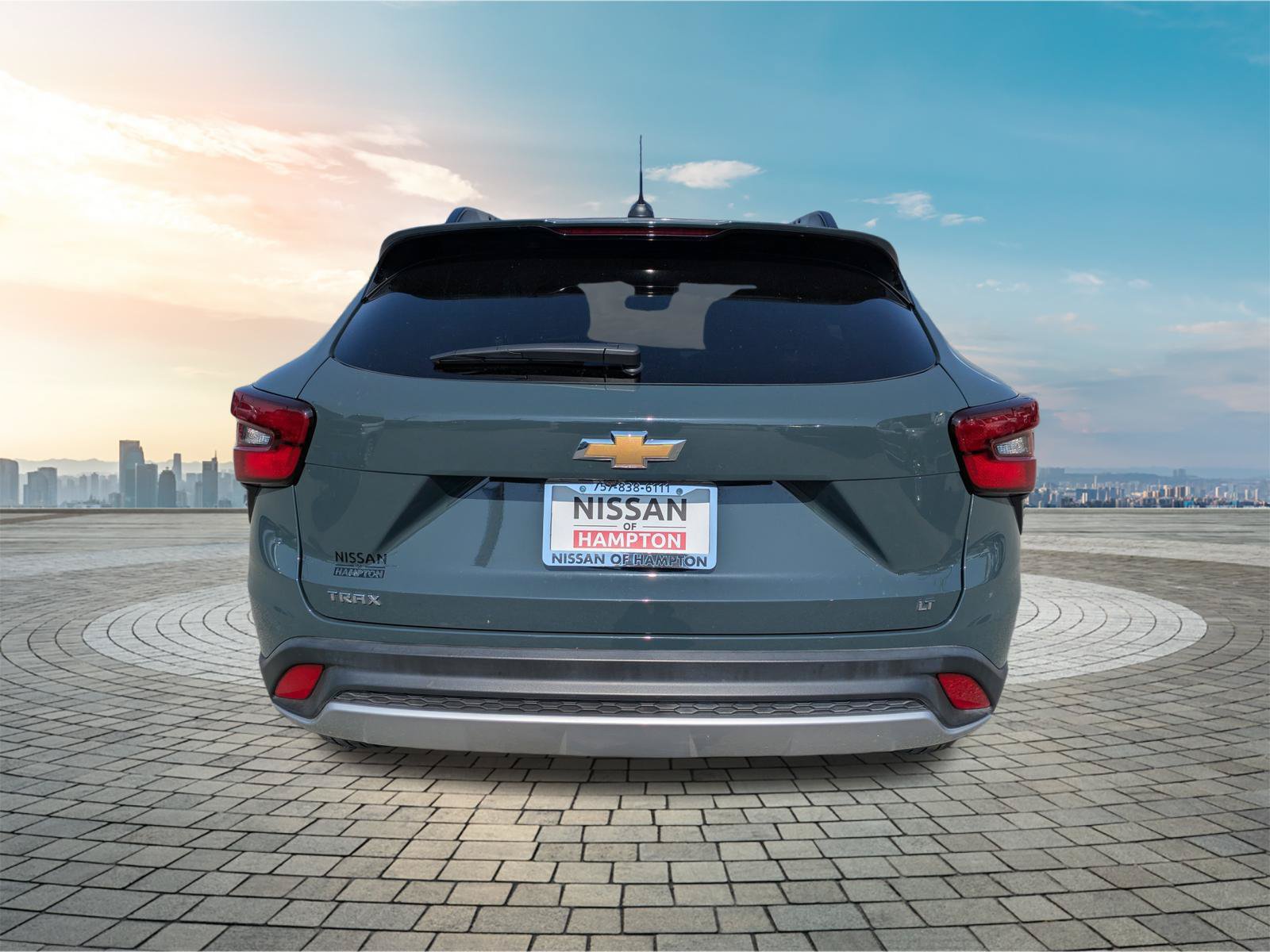 Used 2025 Chevrolet Trax LT FWD image 6