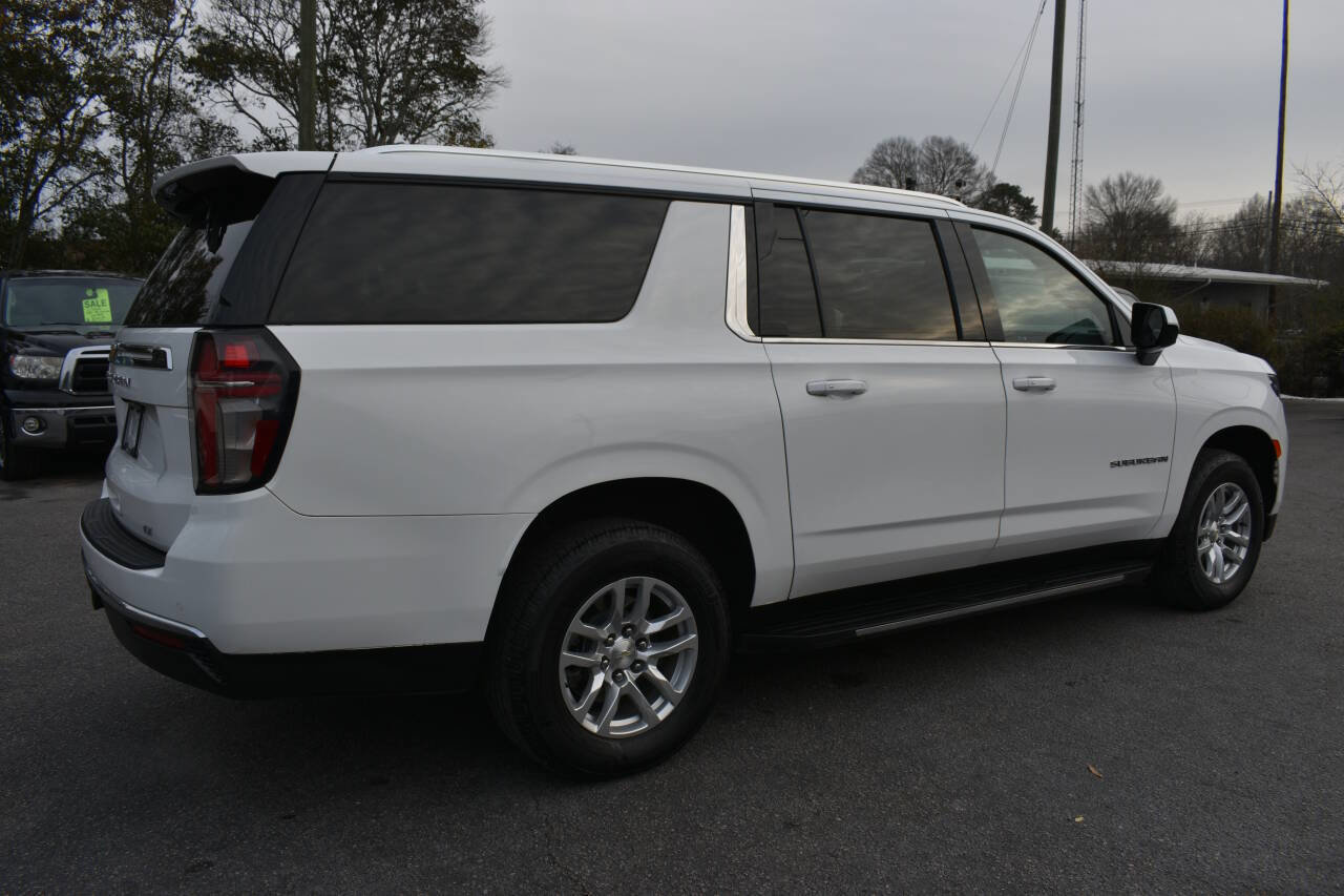 Used 2021 Chevrolet Suburban LT image 3
