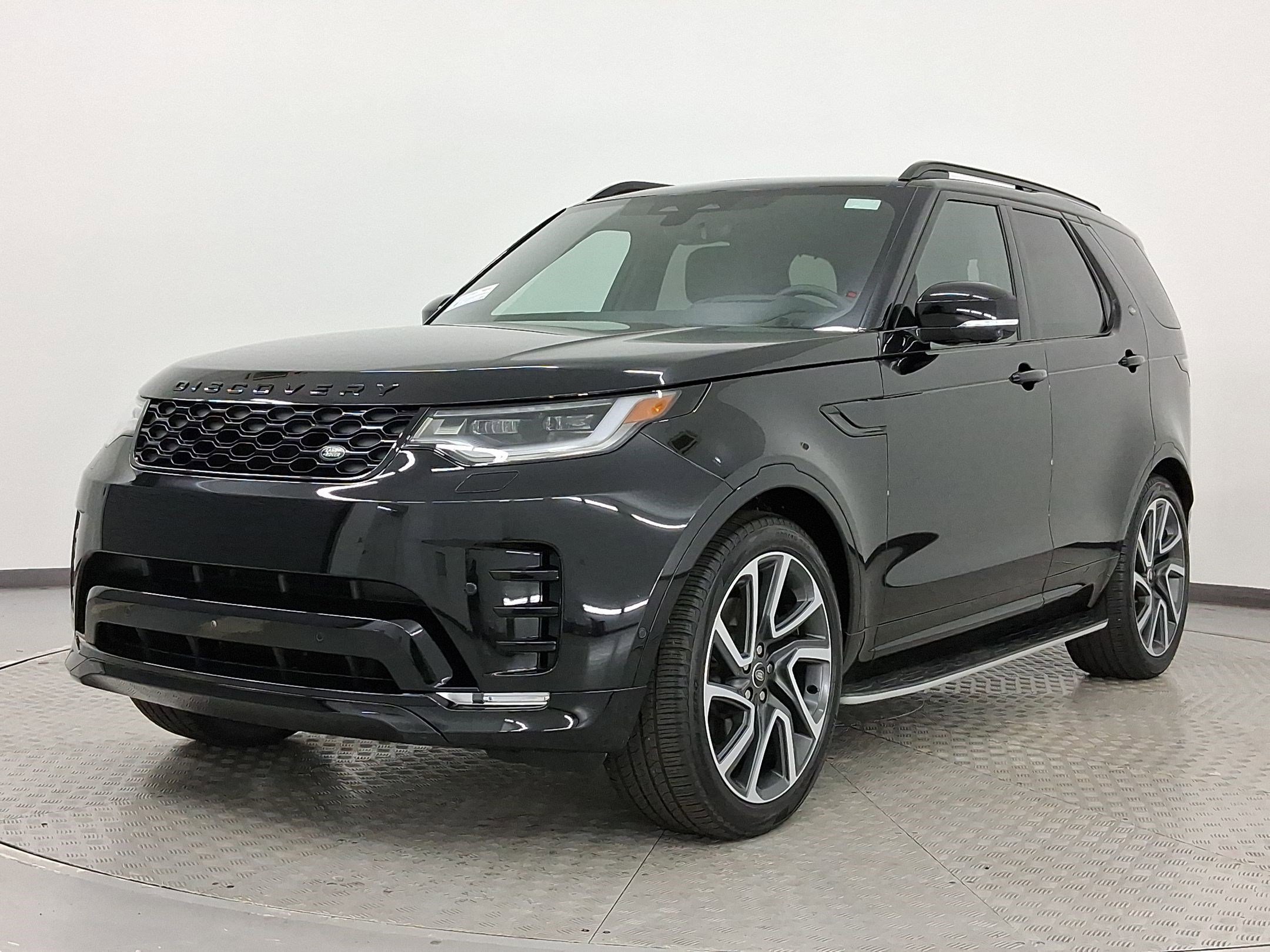 New 2025 Land Rover Discovery Dynamic SE