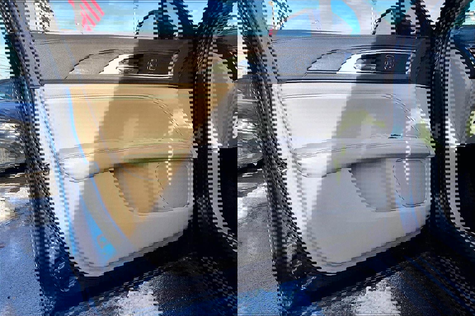 Used 2017 Lincoln MKZ Reserve w/ Climate Package image 24