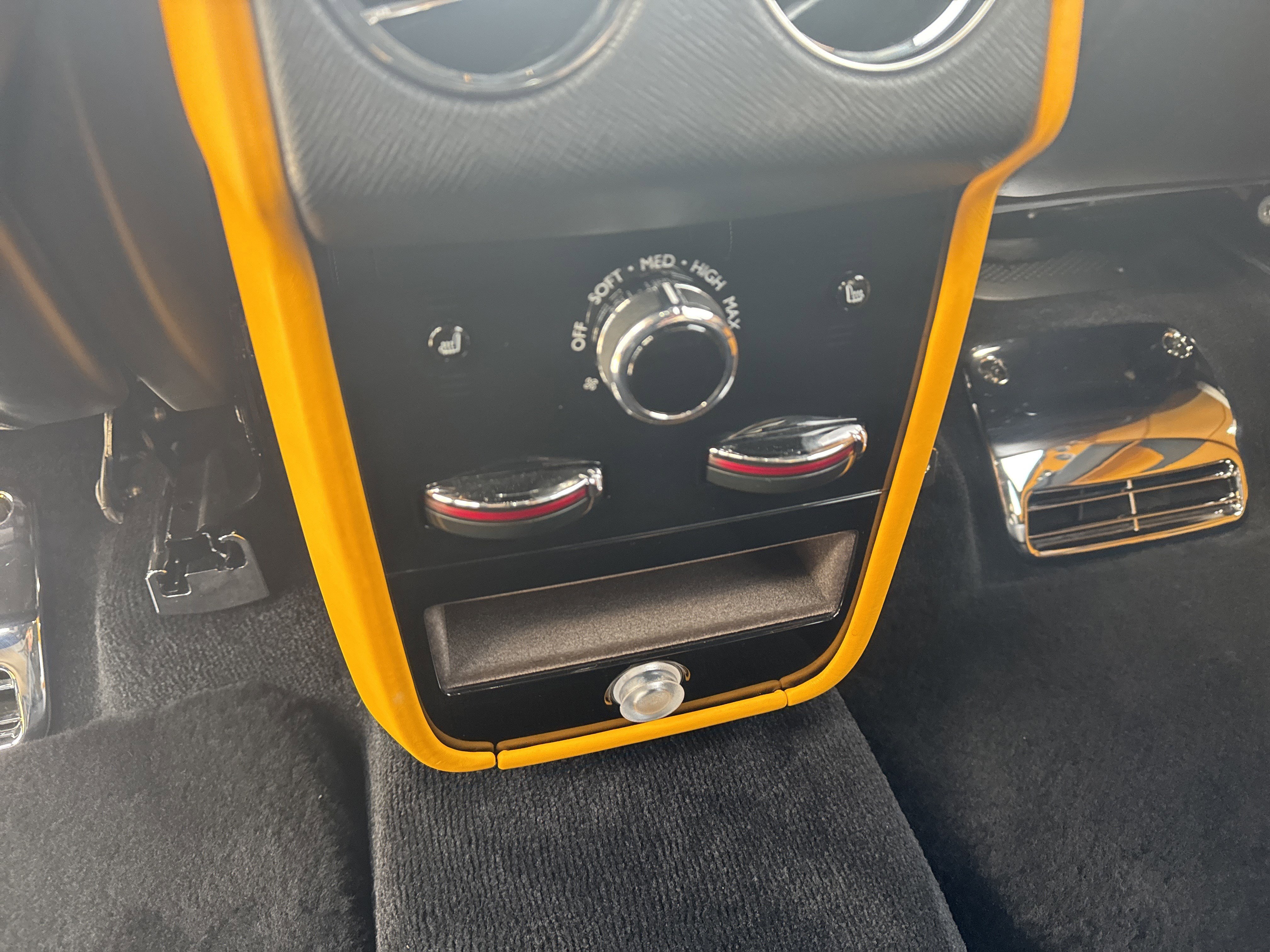 Used 2024 Rolls-Royce Cullinan w/ Interior Detailing Package image 41