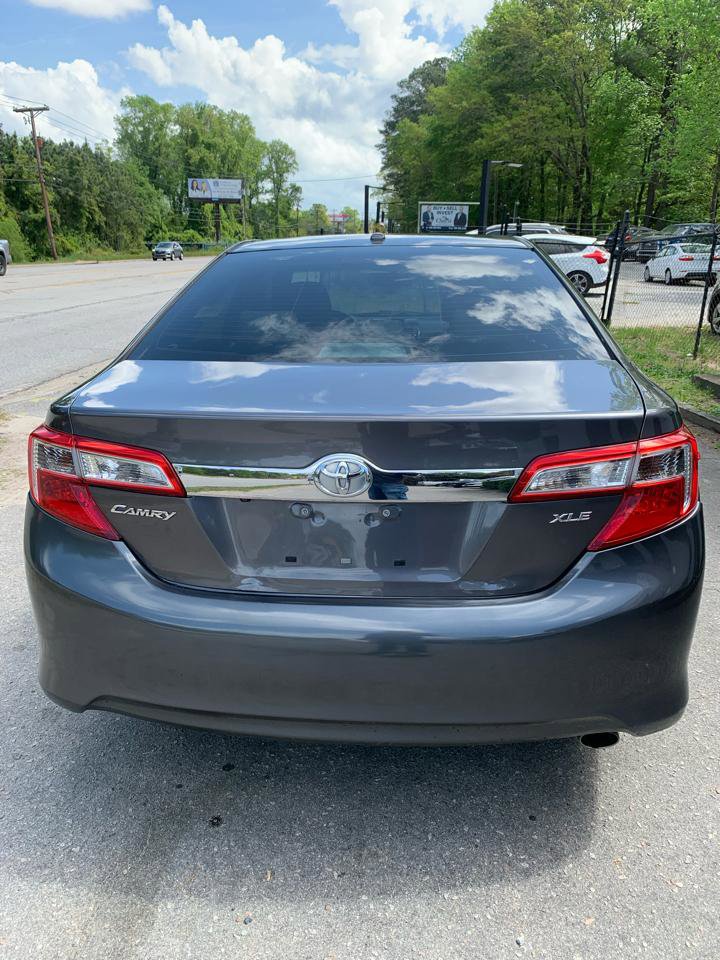 Used 2014 Toyota Camry XLE w/ Leather Package FWD image 5