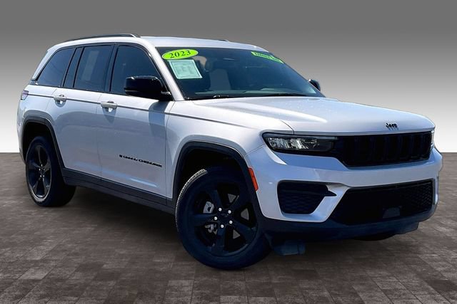 Used 2023 Jeep Grand Cherokee Altitude AWD/4WD image 11