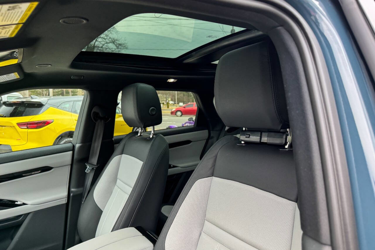 Used 2026 Land Rover Range Rover Evoque Dynamic SE image 11