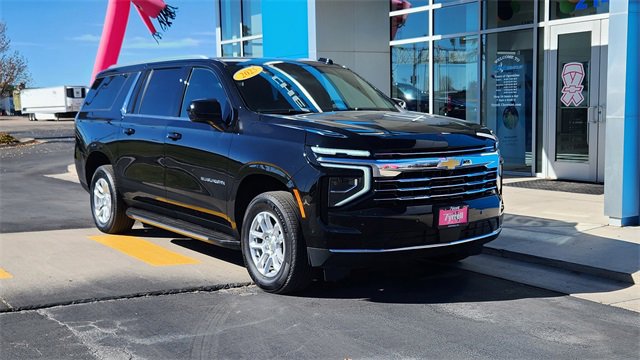 Used 2025 Chevrolet Suburban LT image 9
