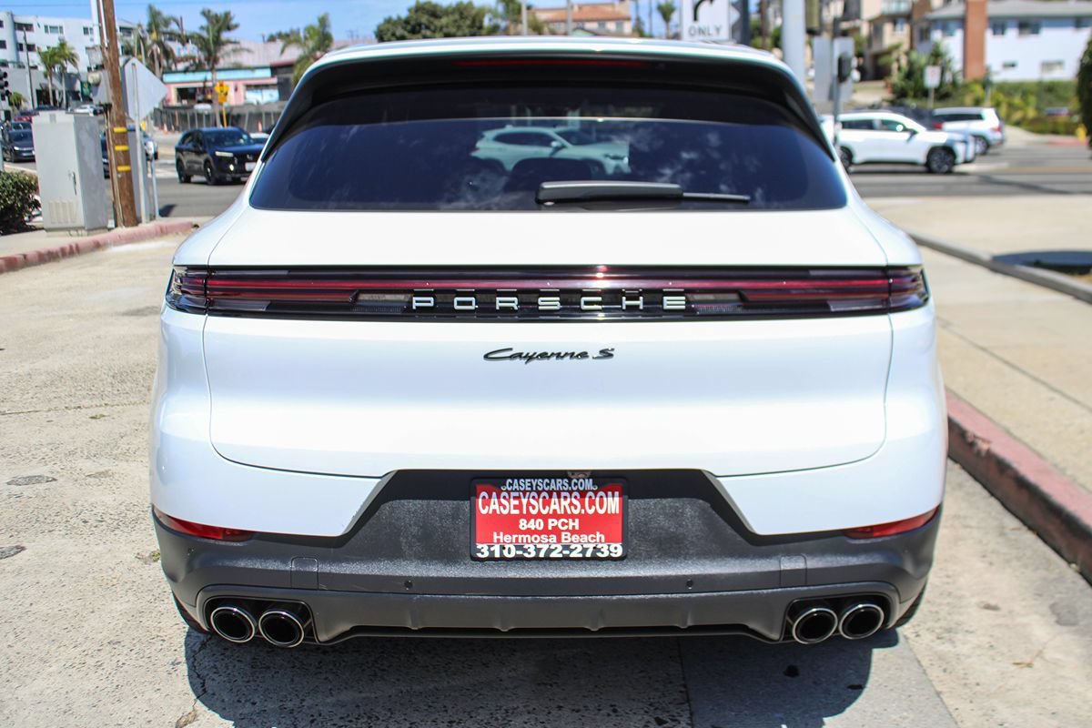 Used 2024 Porsche Cayenne S AWD/4WD image 4