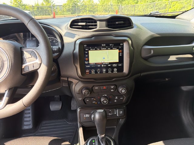 Used 2023 Jeep Renegade Latitude AWD/4WD image 20