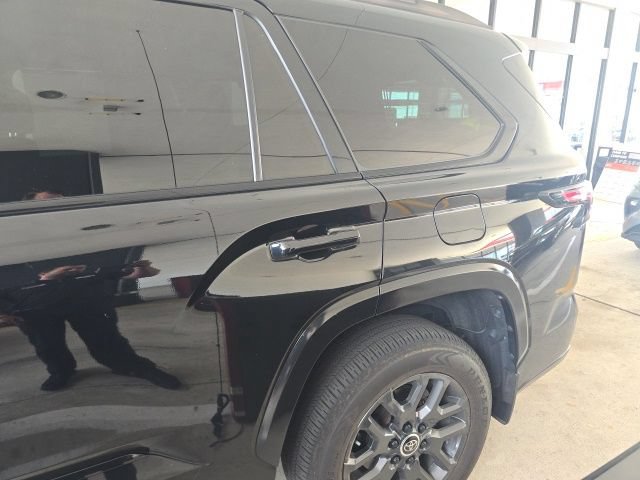 Used 2024 Toyota Sequoia Platinum AWD/4WD image 2