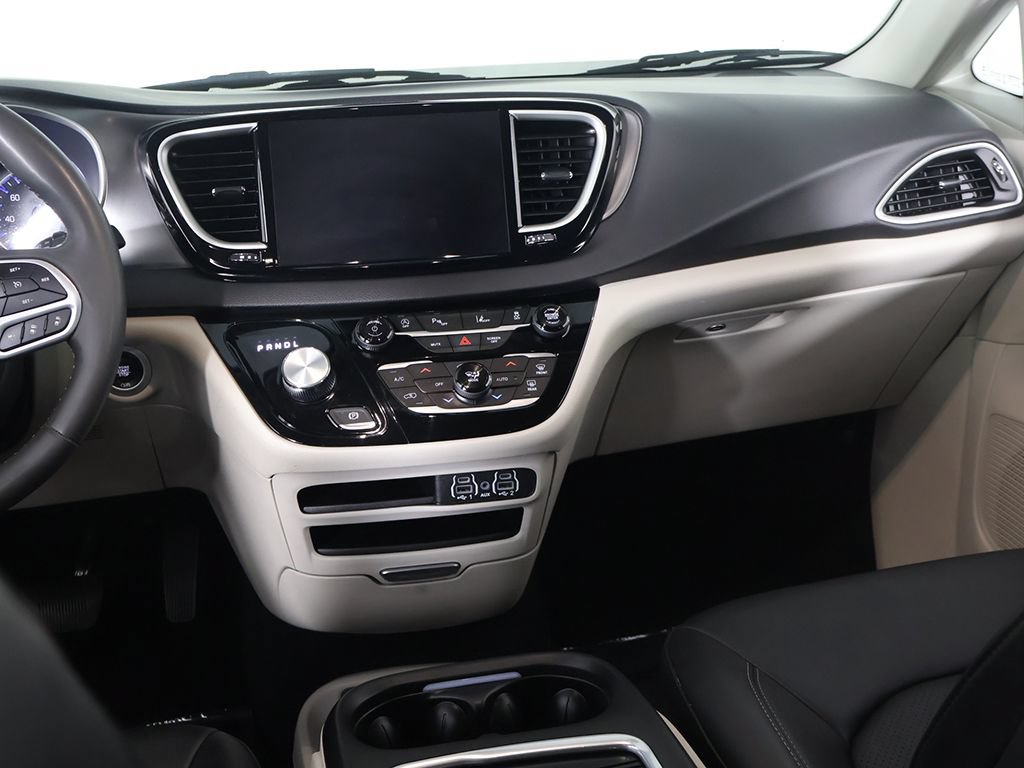 Used 2024 Chrysler Pacifica Touring-L FWD image 35