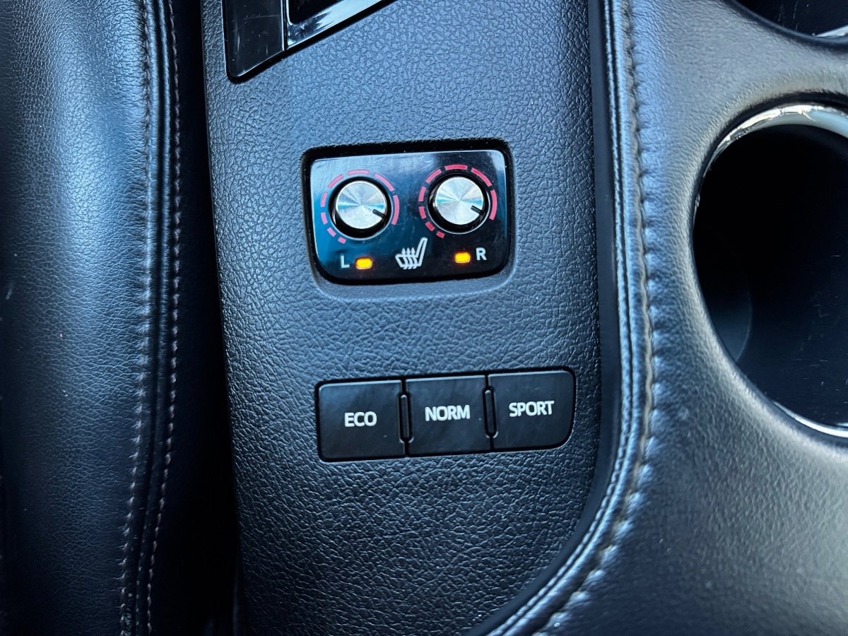 Used 2018 Toyota Avalon XLE image 27