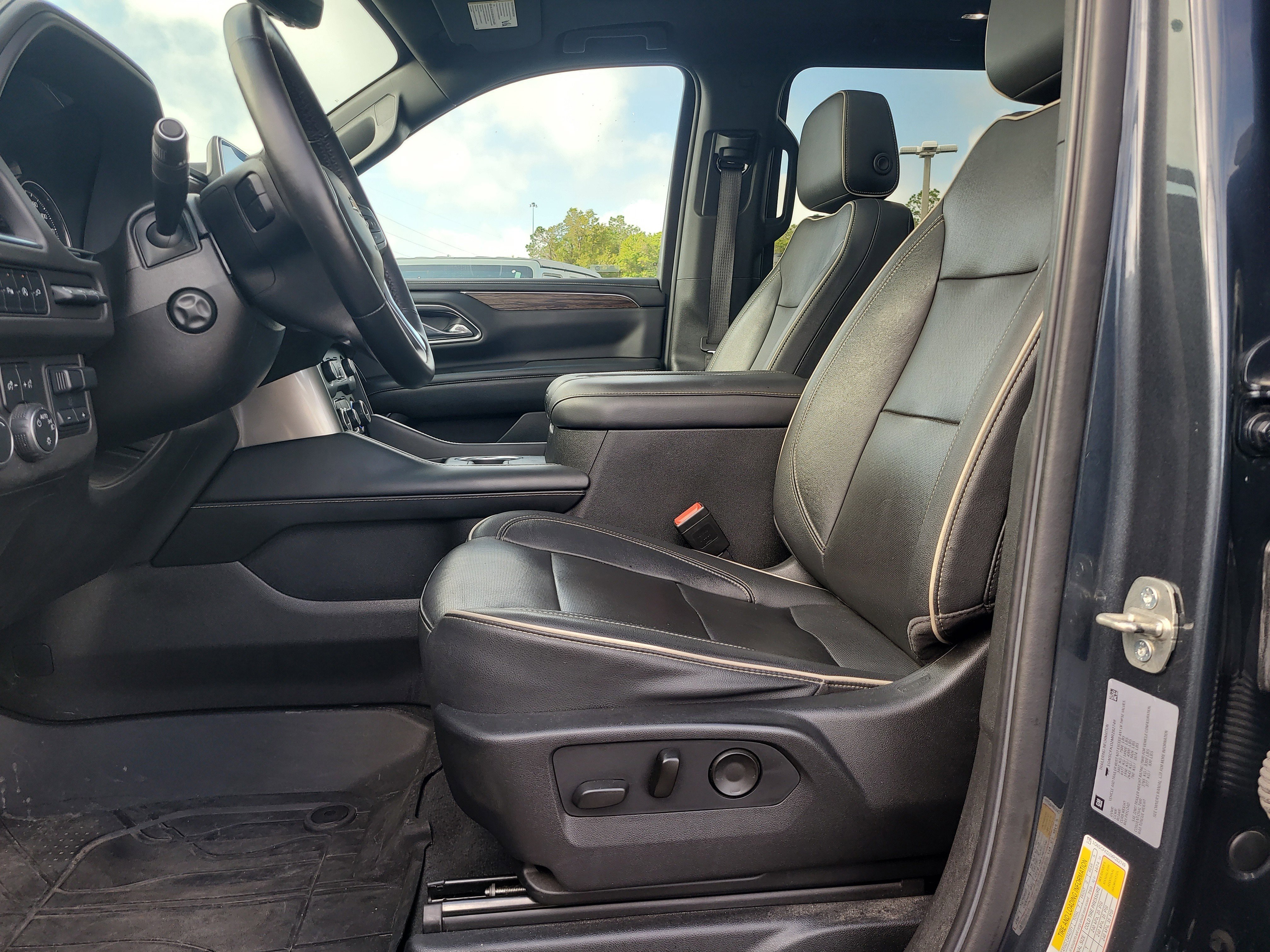 Used 2021 Chevrolet Suburban Premier w/ Premium Package image 17