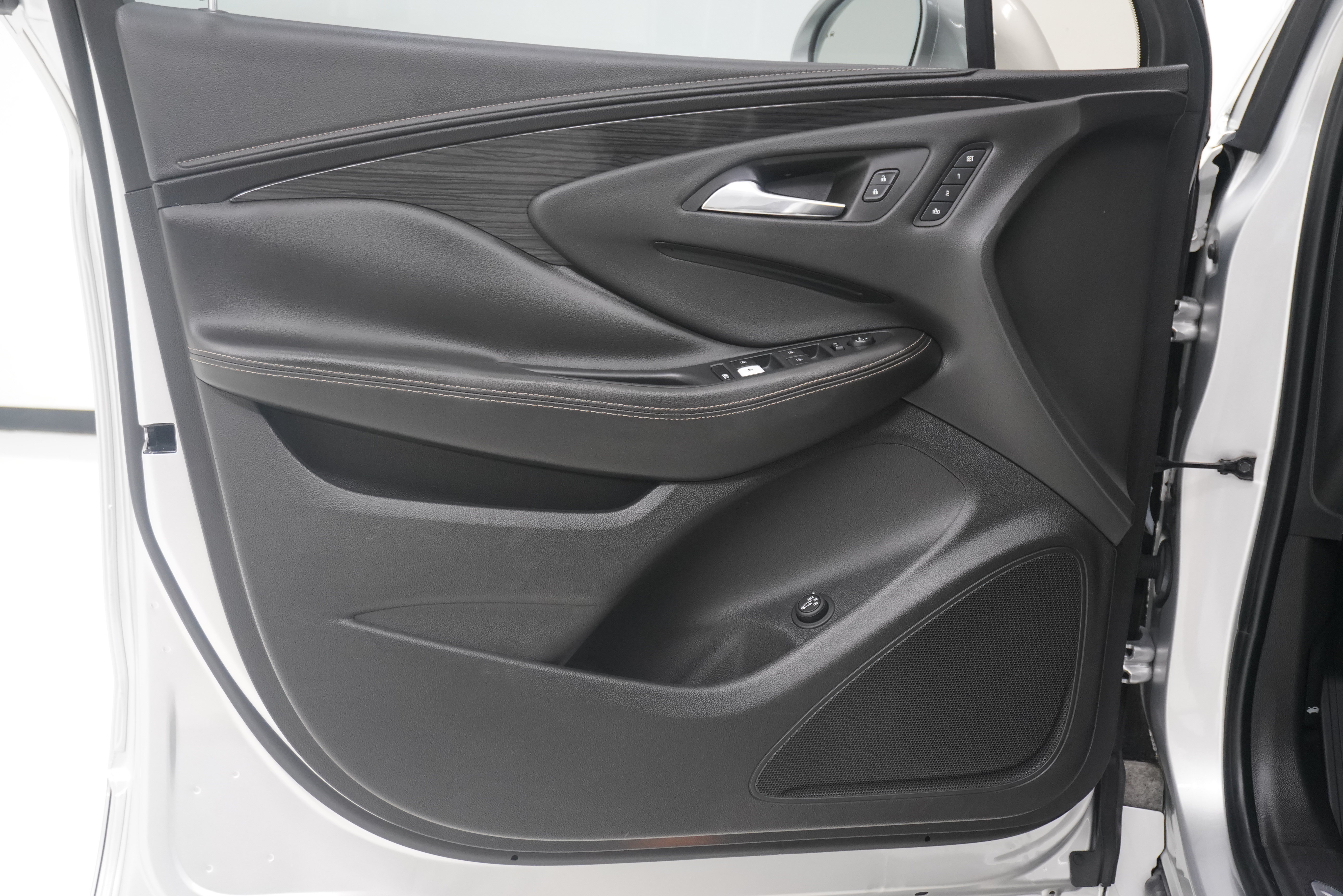 Used 2017 Buick Envision Essence FWD image 14