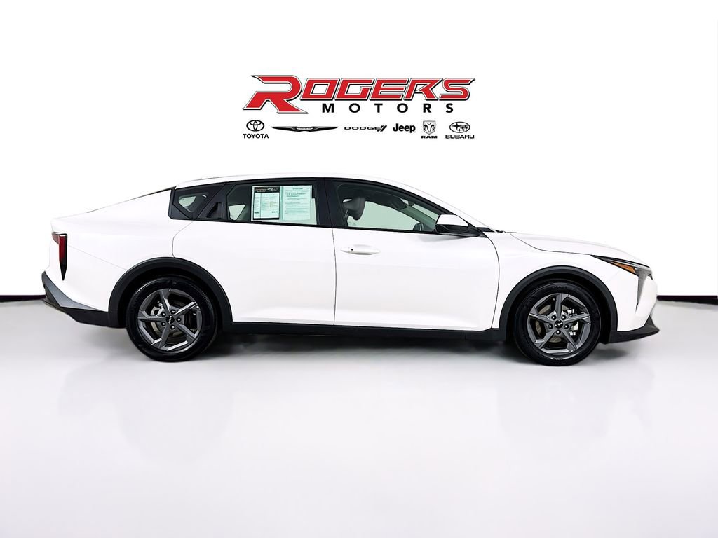 Used 2025 Kia K4 LXS image 9