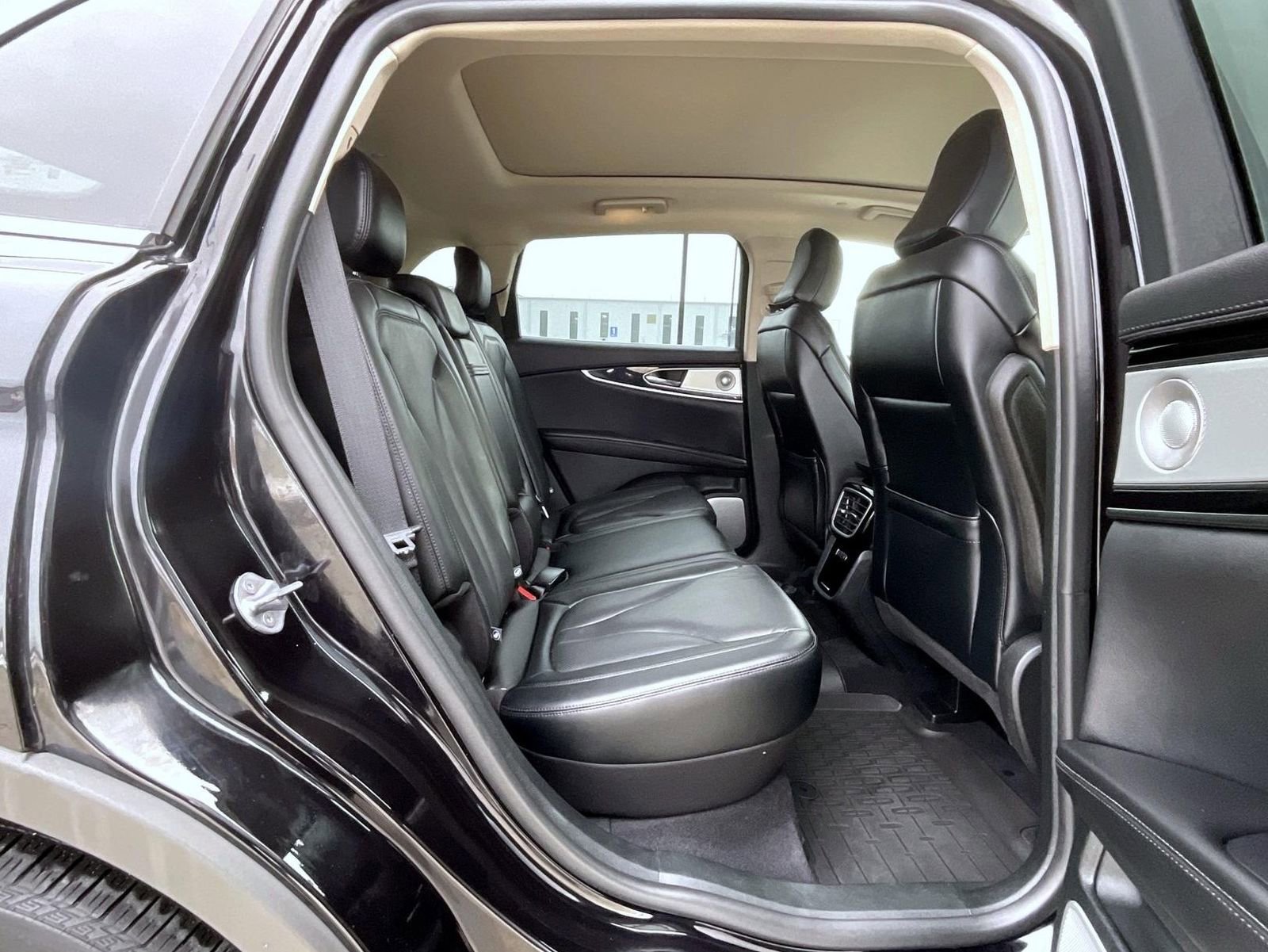 Certified 2023 Lincoln Nautilus Reserve w/ Equipment Group 202A image 19