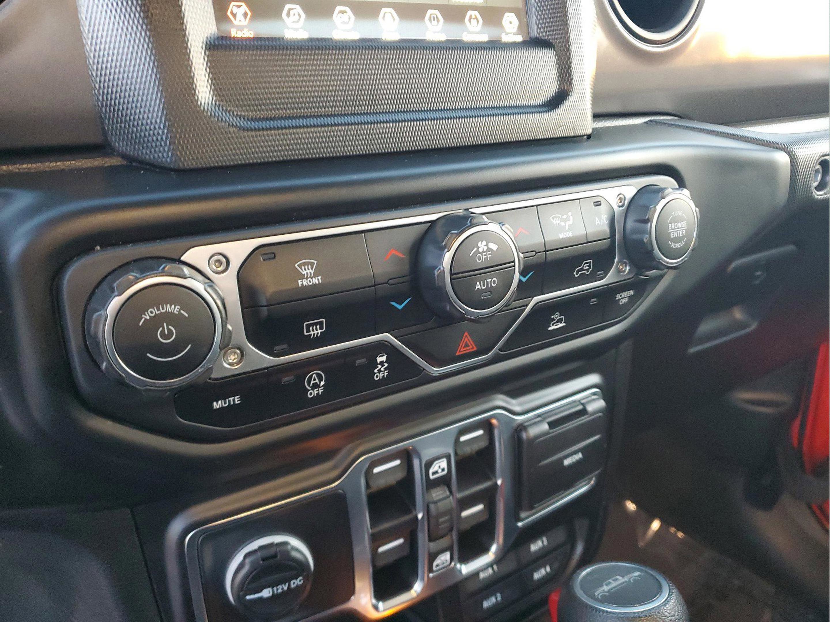 Certified 2023 Jeep Gladiator Sport AWD/4WD image 23