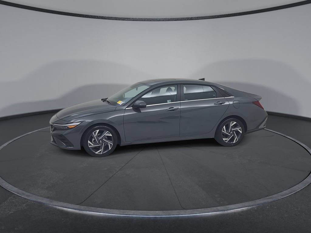 Used 2025 Hyundai Elantra SEL FWD image 8
