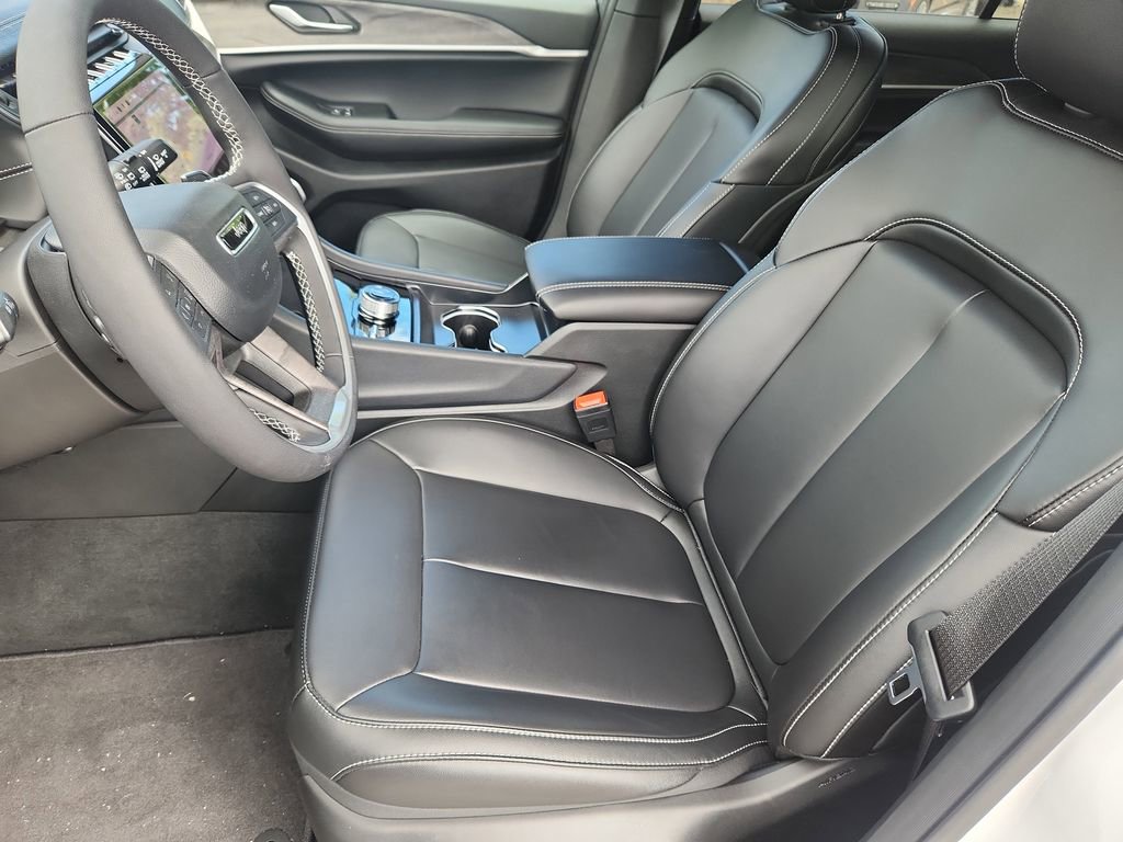 New 2025 Jeep Grand Cherokee L Limited w/ Black Appearance Package AWD/4WD image 9