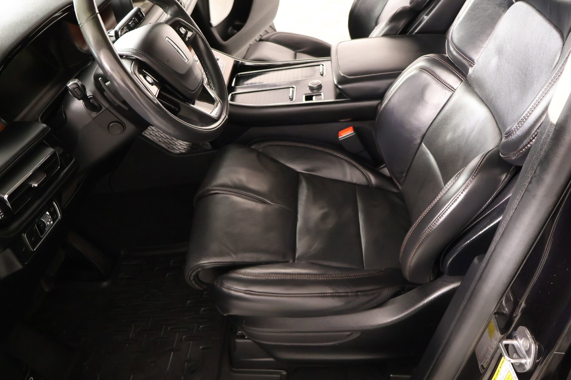 Used 2021 Lincoln Aviator Reserve w/ Equipment Group 202A image 11